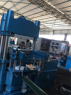 1200mm × 600mm 뜨거운 판 반 자동 고무 vulcanizing 프레스 기계는 고무 제품을 생산하는 데 사용됩니다