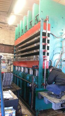 좋은 가격 10.0MN 긴장 힘과 재연착을 위한 향상된 수압 시스템 온라인으로